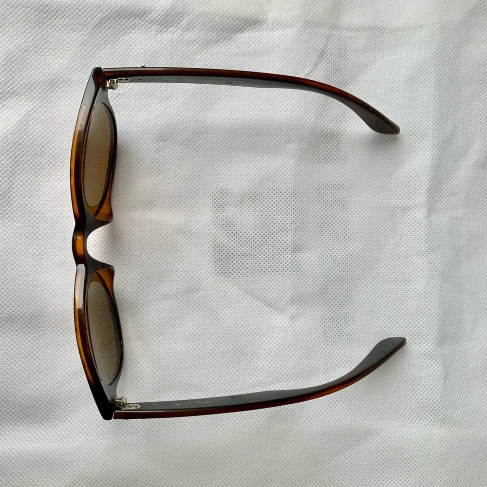 Scratched Ray-Ban Classic Wayfarer Rounded Brown Sunglasses - Picture 2 of 10